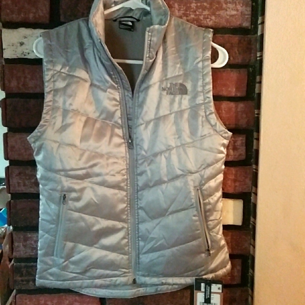 THE NORTH FACE NWT XS/S Ptp 18